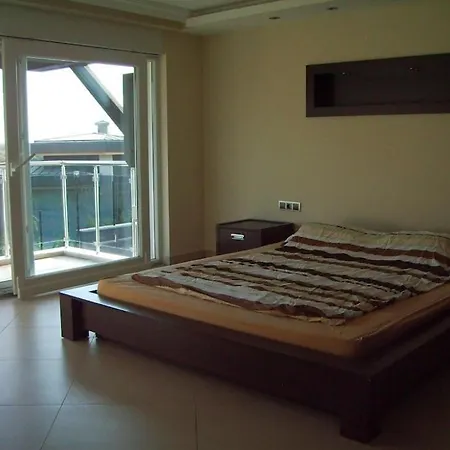 Luxurious 4-bedroom Retreat Near & Forest سيدي