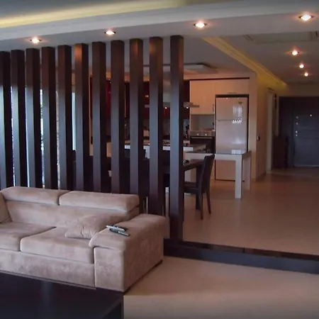 فندق Luxurious 4-bedroom Retreat Near & Forest سيدي
