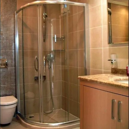 Luxurious 4-bedroom Retreat Near & Forest Ξενοδοχείο *